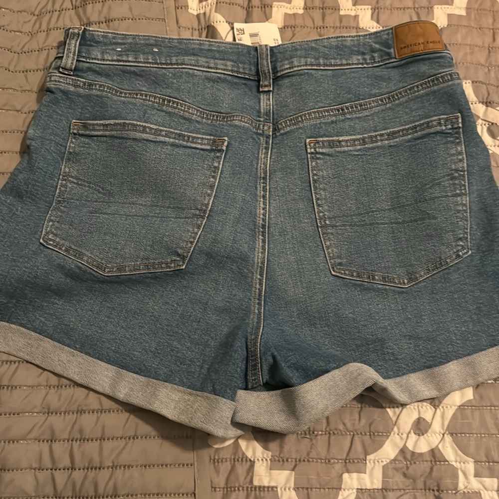 Shorts - Picture 3 of 3